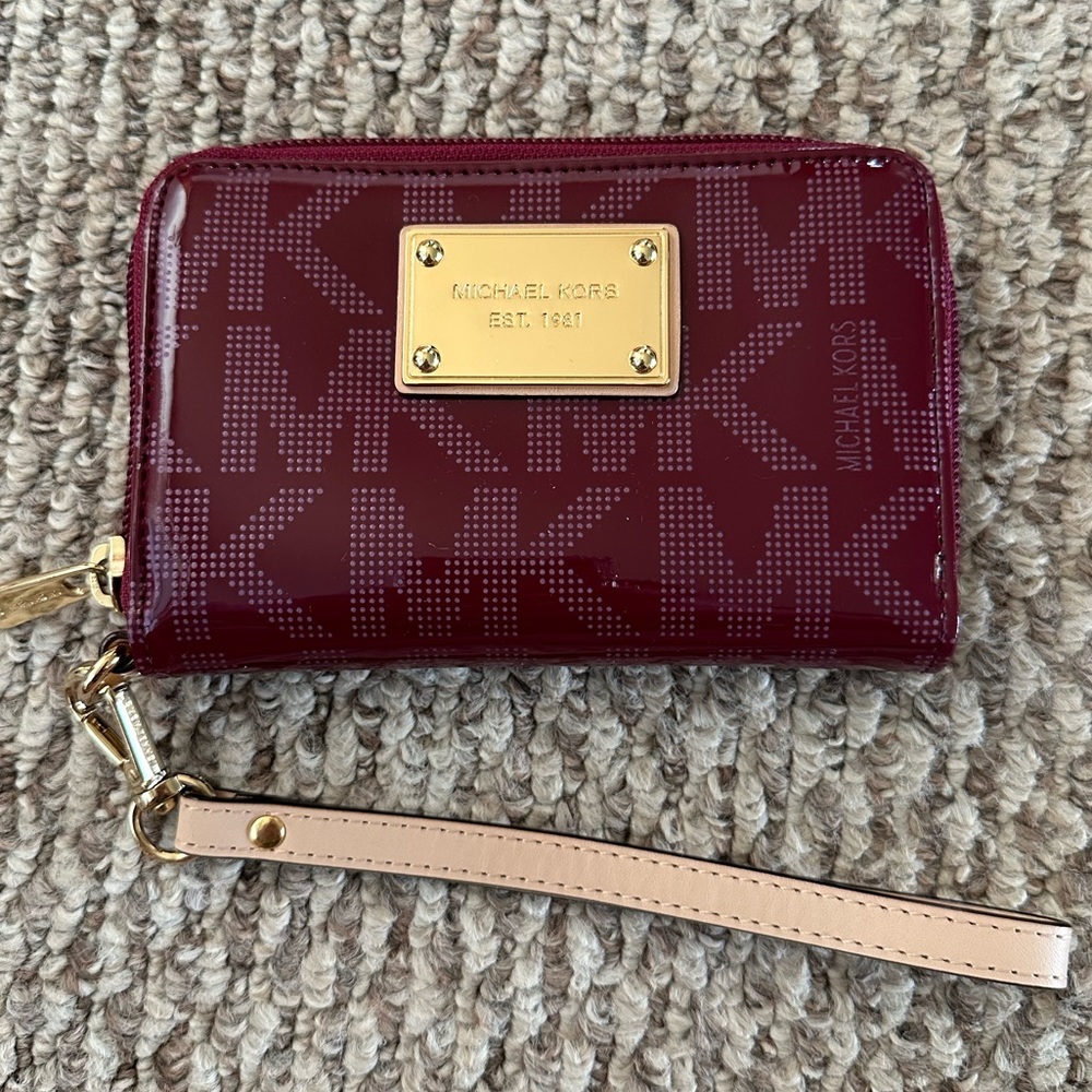 MICHAEL KORS Mini Wristlet Wallet / Zip-Around Card Case